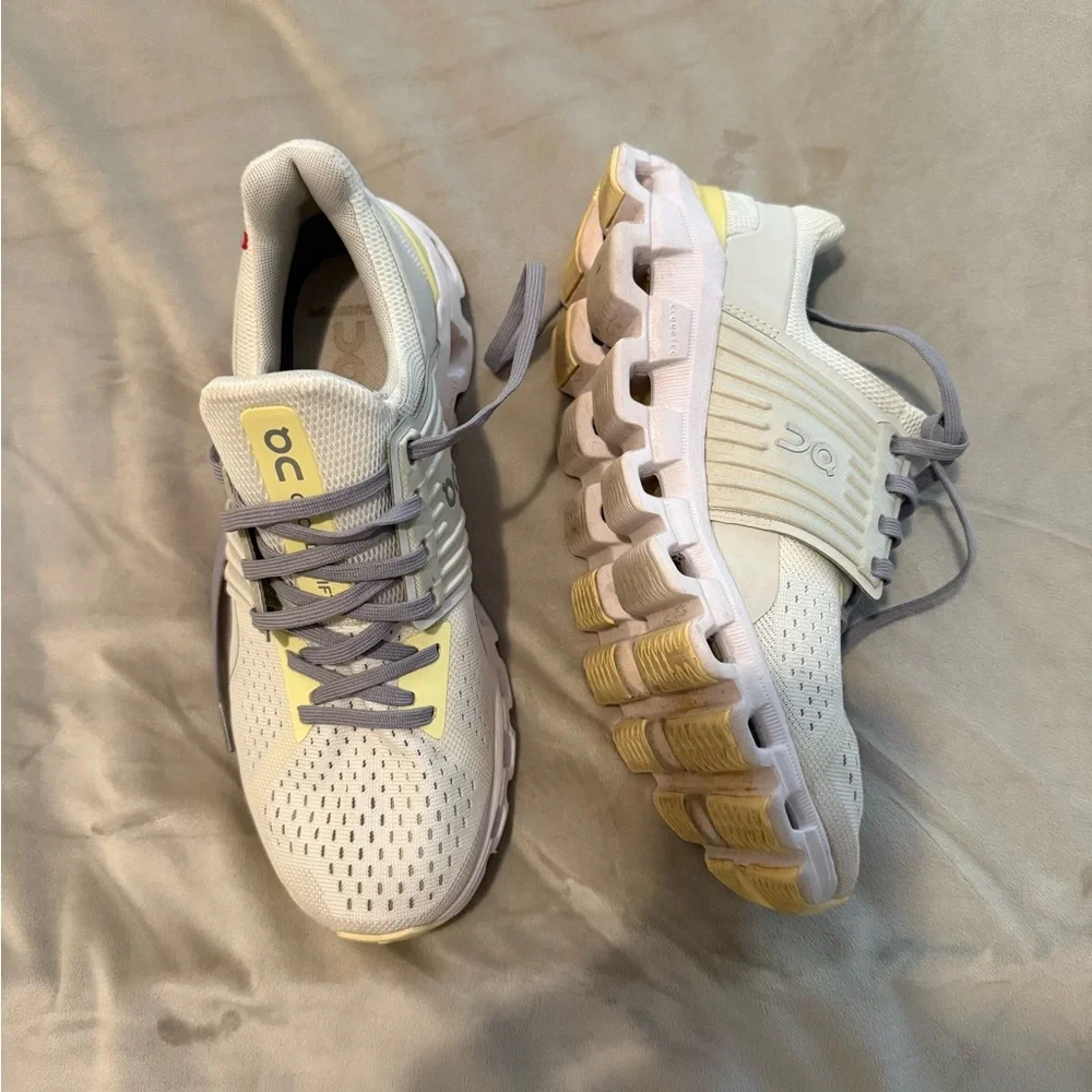 On Running Athletic Shoes, size 8.5 - Picture 1 of 4